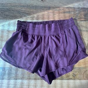 Lululemon Hotty Hot shorts 2.5 sze6